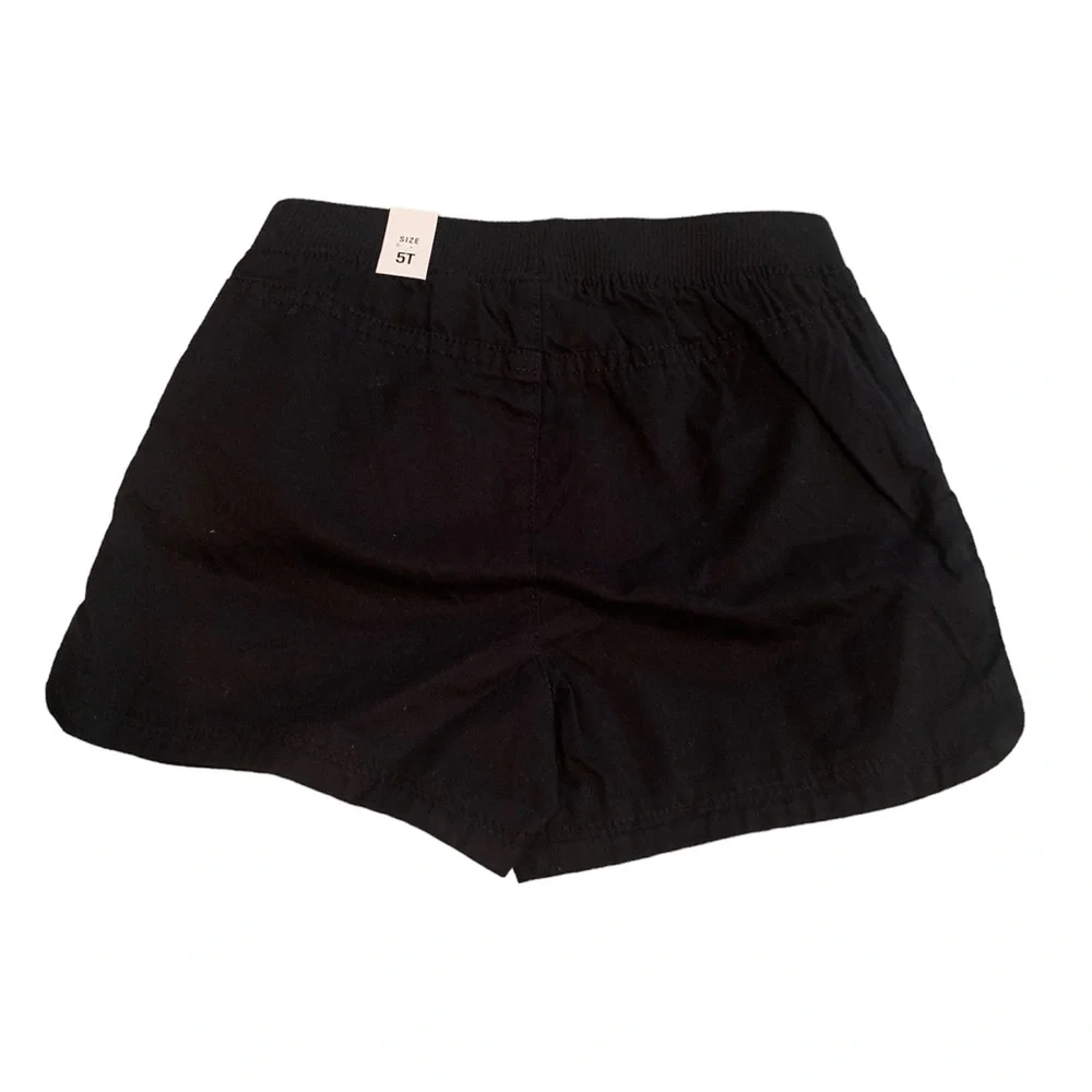 NWT The Children’s Place kids black shorts. Size 5T.